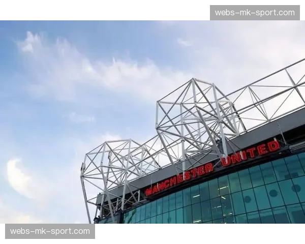 通讯:为应对极端天气,多家英超俱乐部升级球场排水与顶棚系统 通讯:为应对极端天气,多家英超俱乐部升级球场排水与顶棚系统